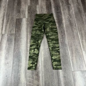 Aerie Offline Green Camo‎ Leggings